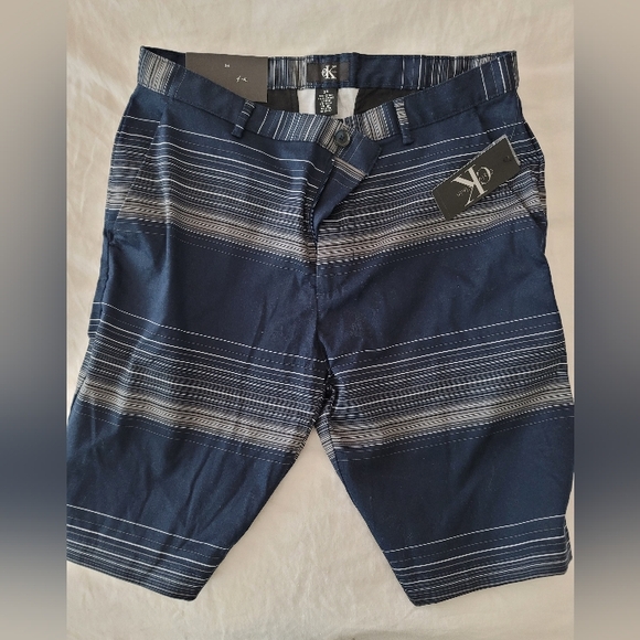 NWT - Calvin Klein Mens Lifestyle Shorts - Cadet Navy - Picture 1 of 5